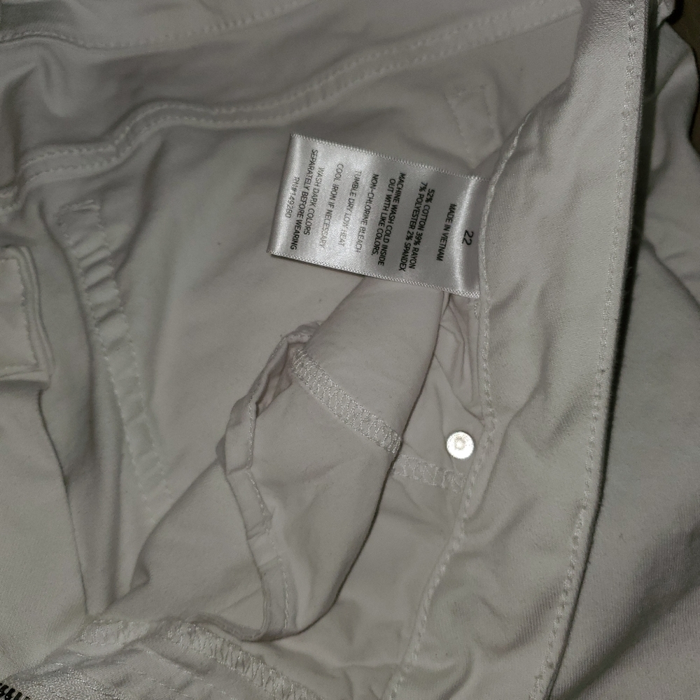 Capris - Picture 3 of 4